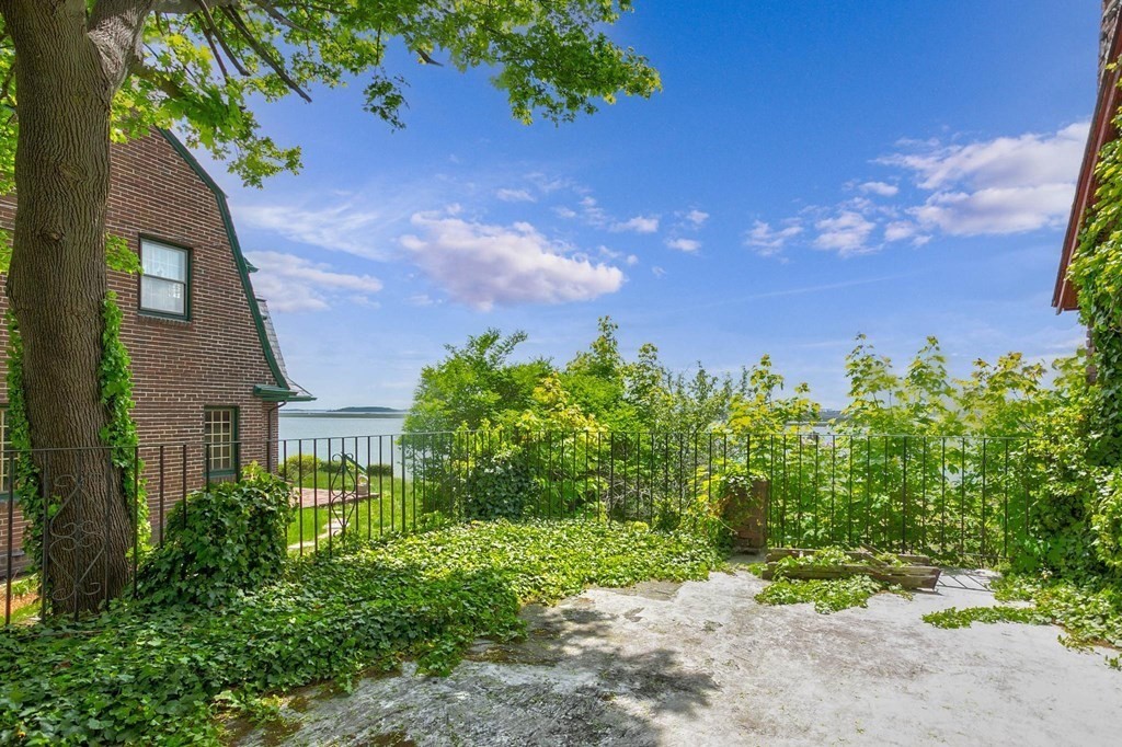 251 Court Road Winthrop, MA 02152 - Photo 8 of 37 Gallery Image 8