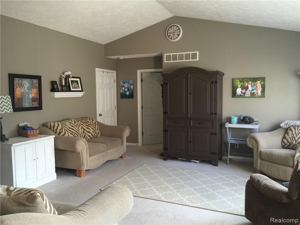 7093 West Allen Road Fowlerville, MI 48836 - Photo 9 of 23 Spacious, bright, functional living area.