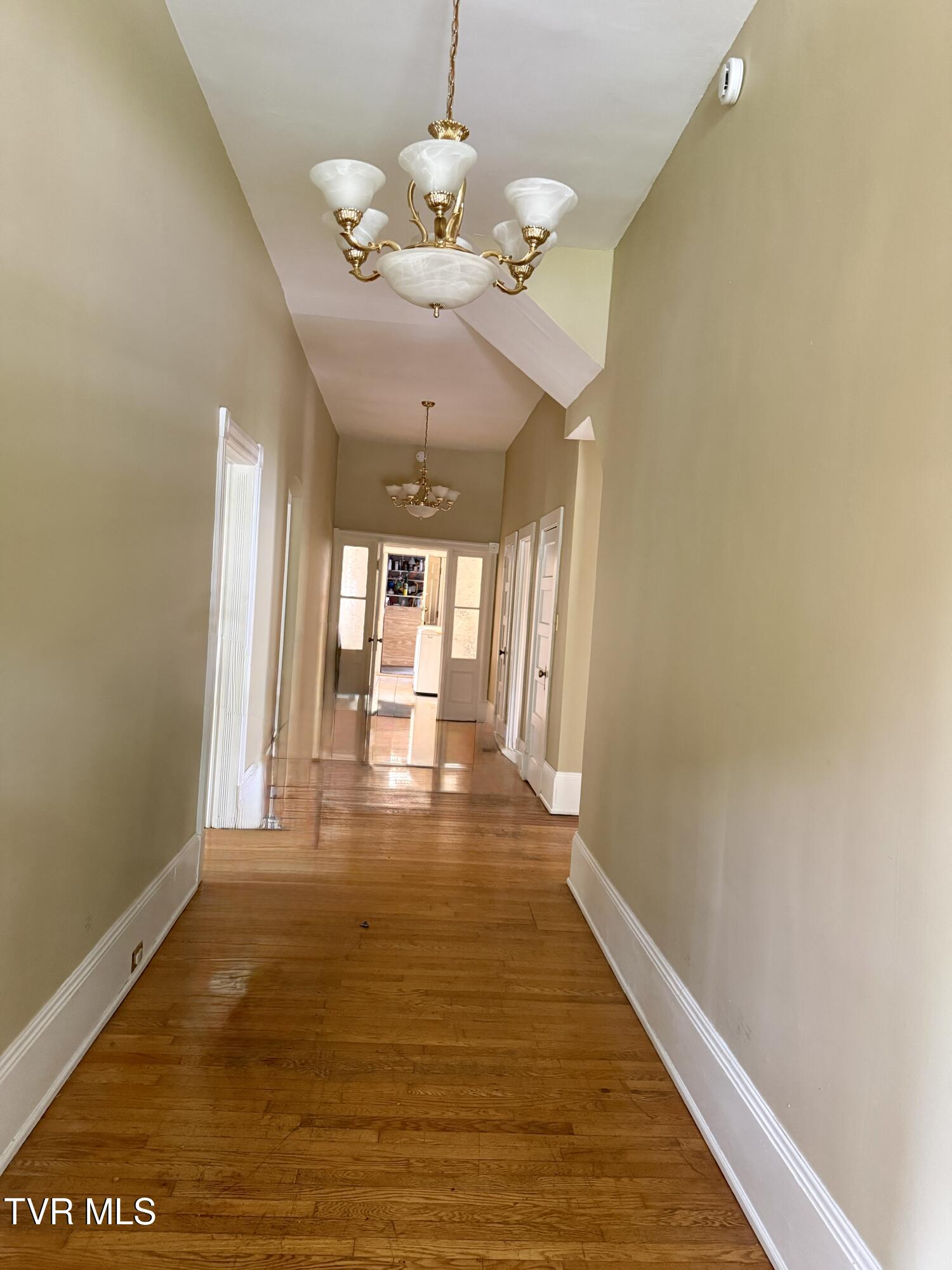 234 Solar Street, Unit 101 Bristol, VA 24201 - Photo 3 of 22 IMG_0175