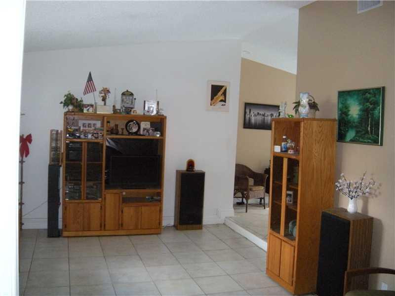 11355 Little Bear Way Boca Raton, FL 33428 - Photo 6 of 22 Living Room