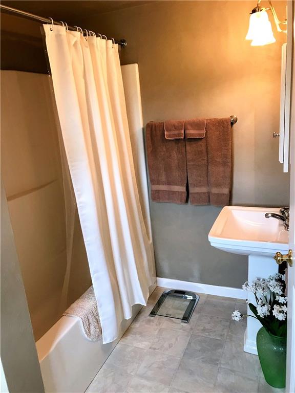 294 Idlewood Road Penn Hills, PA 15235 - Photo 18 of 25 2nd floor full bath