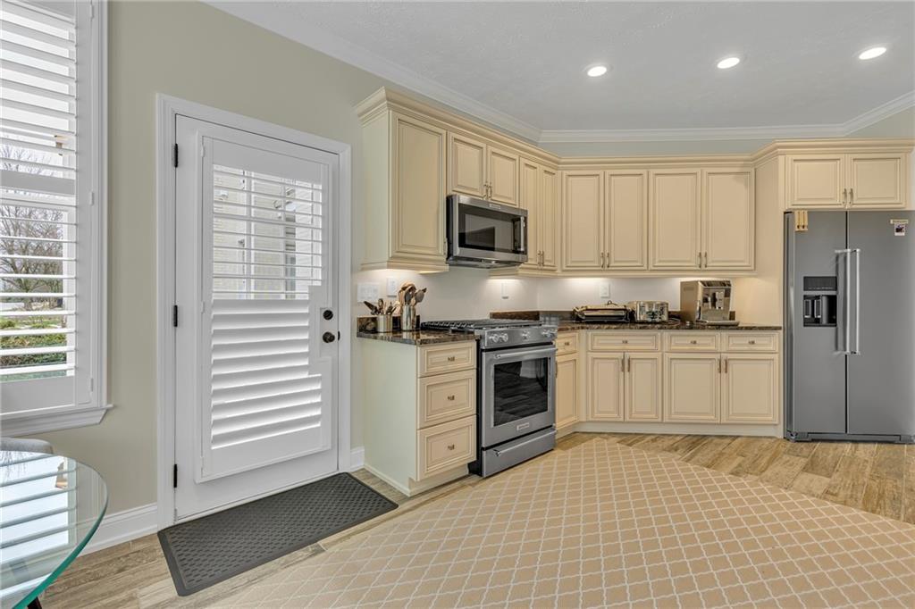 216 Adams Pointe Boulevard, Unit 8 Mars, PA 16046 - Photo 11 of 33