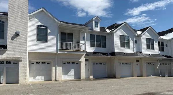 $370,000 | 216 Adams Pointe Boulevard, Unit 8, Mars, PA 16046