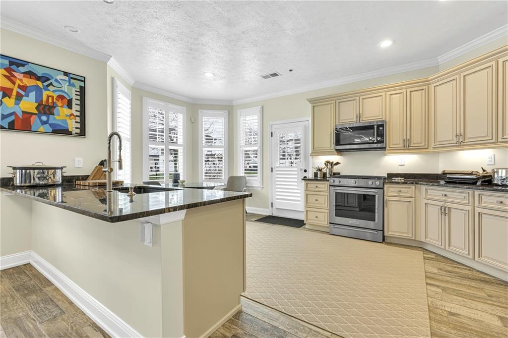 216 Adams Pointe Boulevard, Unit 8 Mars, PA 16046 - Photo 8 of 33