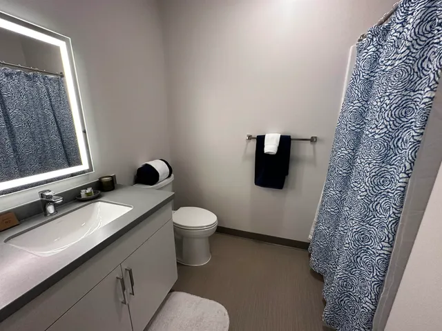 $1,983 | 409 Elm Street, Unit 502, Manchester, NH 03101