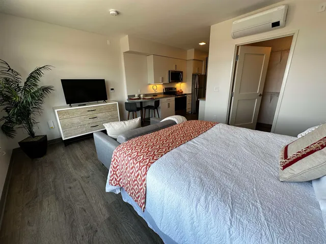 $1,983 | 409 Elm Street, Unit 502, Manchester, NH 03101