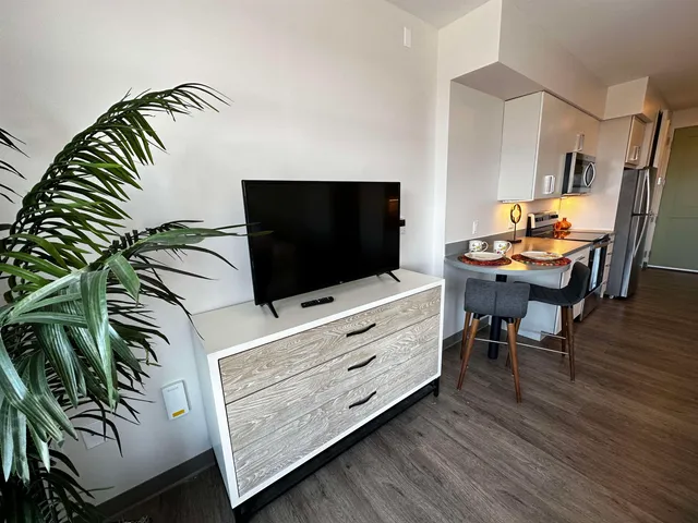 $1,983 | 409 Elm Street, Unit 502, Manchester, NH 03101