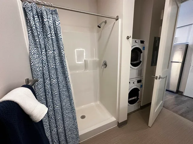 $1,983 | 409 Elm Street, Unit 502, Manchester, NH 03101