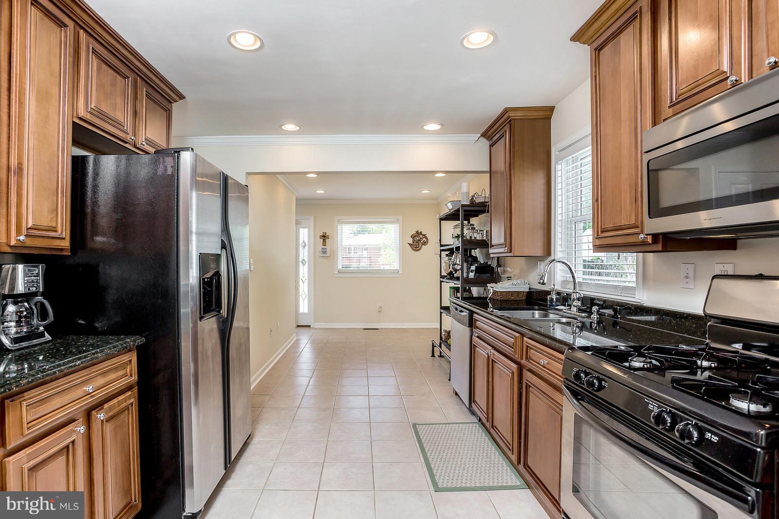 15227 Michigan Rd. Woodbridge, VA 22191 - Photo 8 of 30 Kitchen