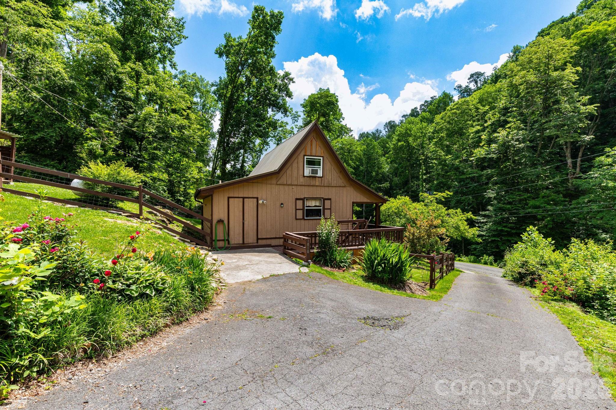 1014 Melton Branch Road Bakersville, NC 28705 - Photo 22 of 45