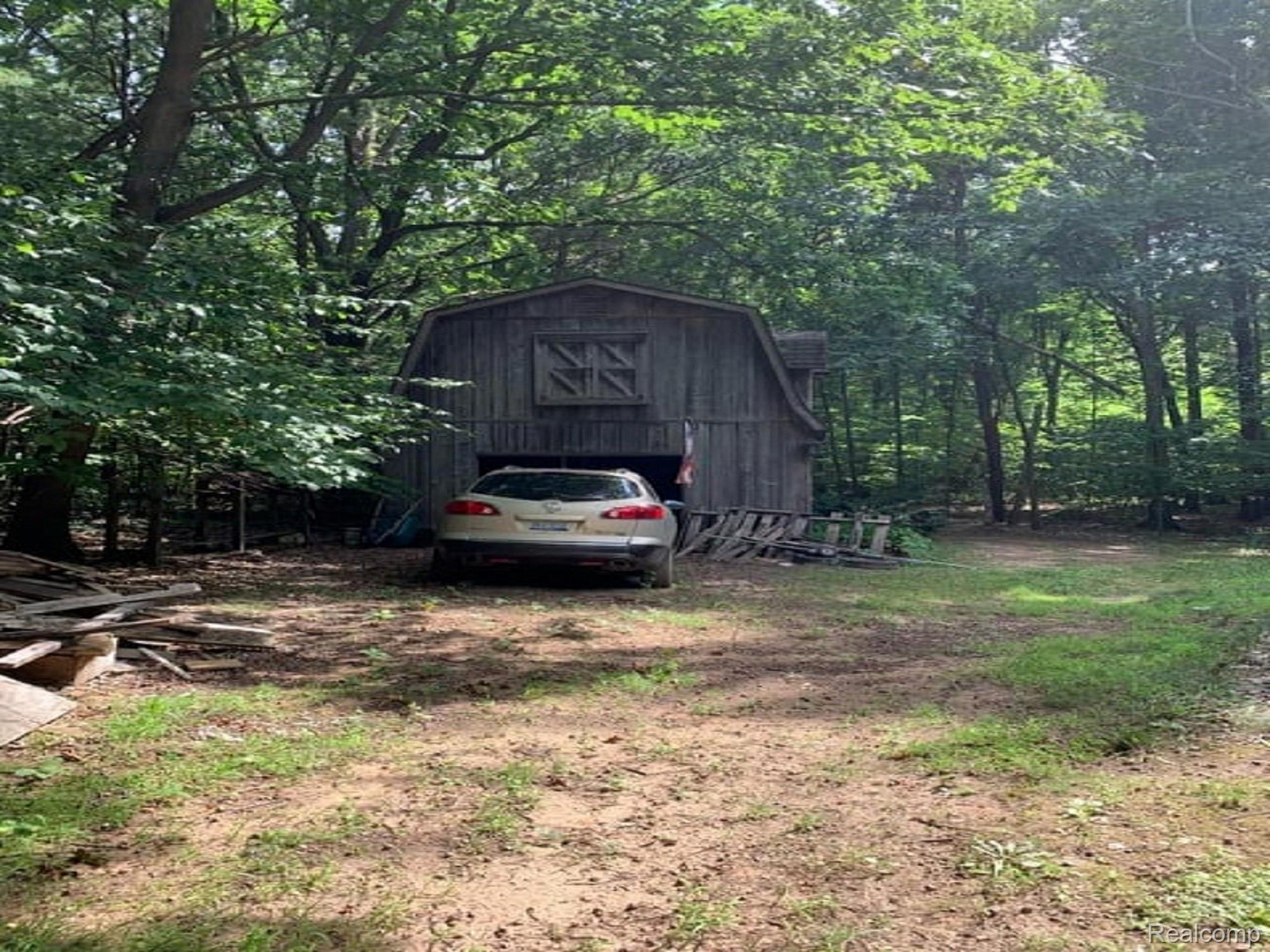 13425 Harris Road Chesaning, MI 48616 - Photo 2 of 32 HarrisBarn.jpg