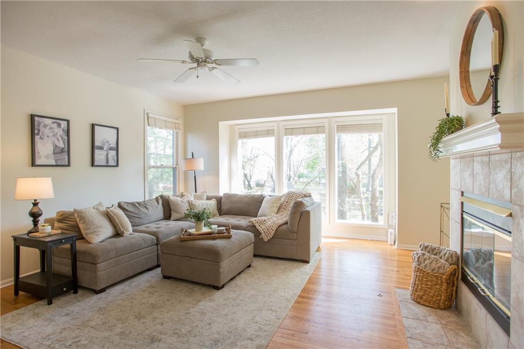 10803 West 132nd Terrace Overland Park, KS 66213 - Photo 5 of 44