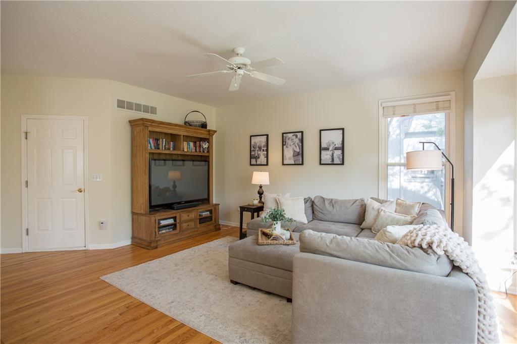 10803 West 132nd Terrace Overland Park, KS 66213 - Photo 6 of 44