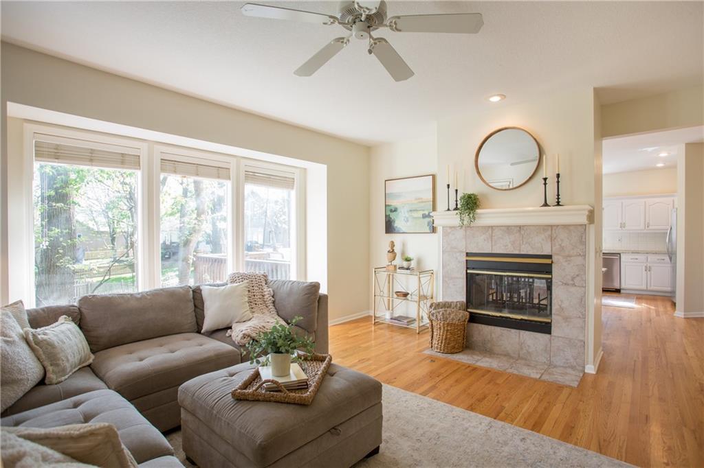 10803 West 132nd Terrace Overland Park, KS 66213 - Photo 8 of 44