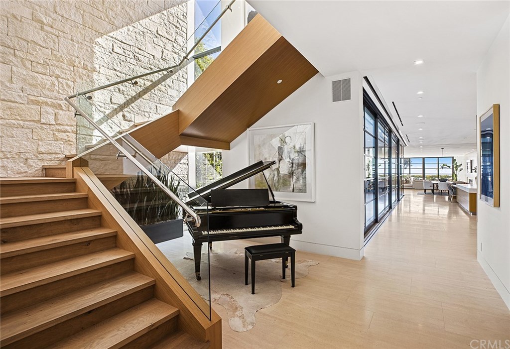 2914 Ocean Boulevard Corona del Mar, CA 92625 - Photo 23 of 60 a view of entryway and hall