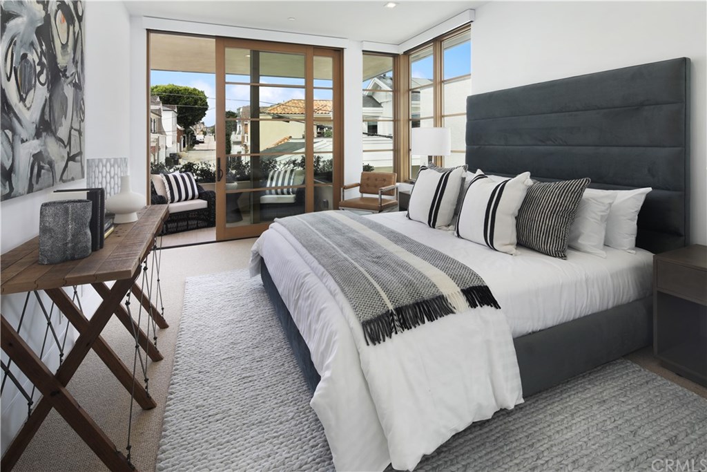 2914 Ocean Boulevard Corona del Mar, CA 92625 - Photo 50 of 60 a spacious bedroom with a bed and a large window