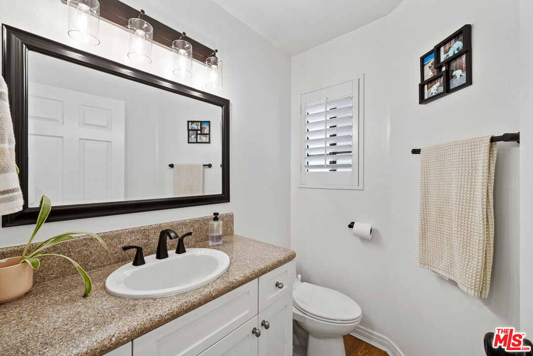 18435 Keswick Street, Unit 8 Reseda, CA 91335 - Photo 16 of 42