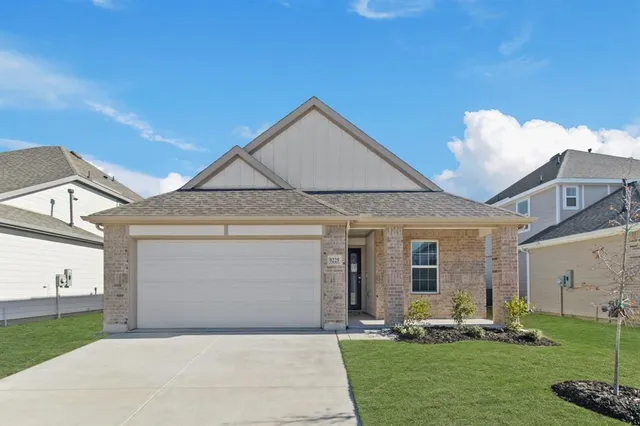 $349,990 | 9225 Union Pacific Drive, Crowley, TX 76036