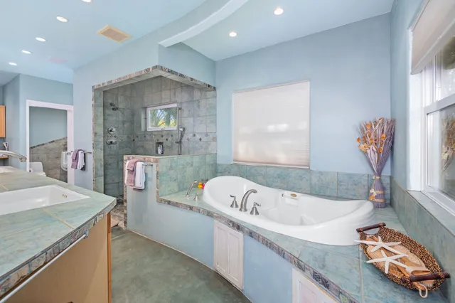 $1,849,000 | 71-1410 Puu Kamanu Lane, Kailua-Kona, HI 96740