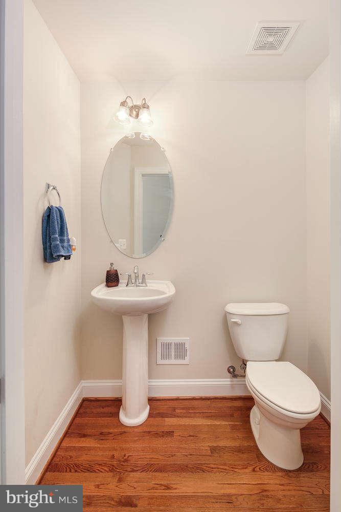 43314 Old Ryan Road Ashburn, VA 20148 - Photo 19 of 29 Powder room