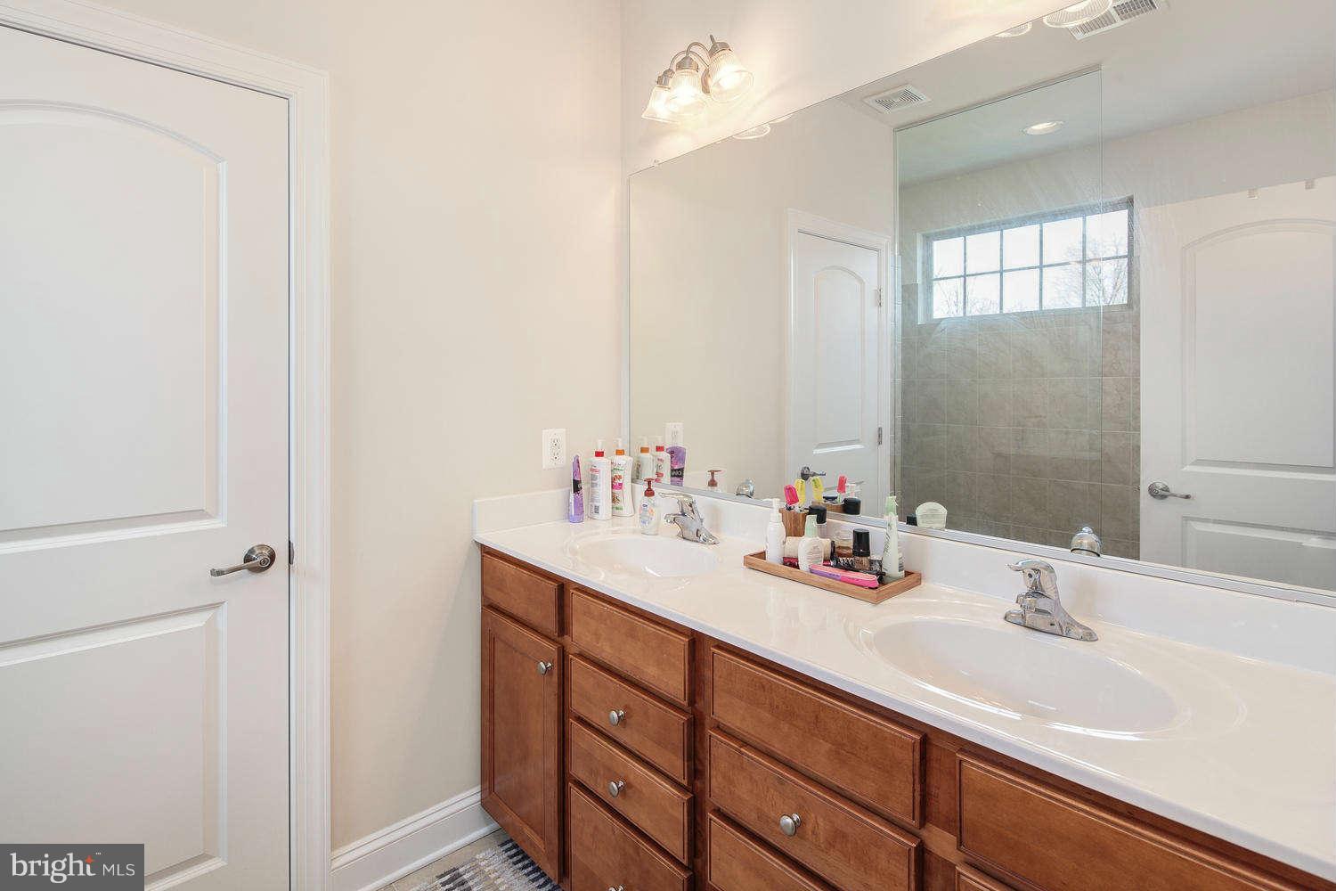 43314 Old Ryan Road Ashburn, VA 20148 - Photo 23 of 29 Bath (Master)