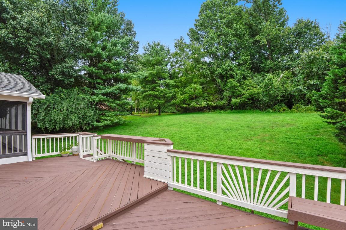 9732 Middleton Ridge Road Vienna, VA 22182 - Photo 15 of 30 Deck