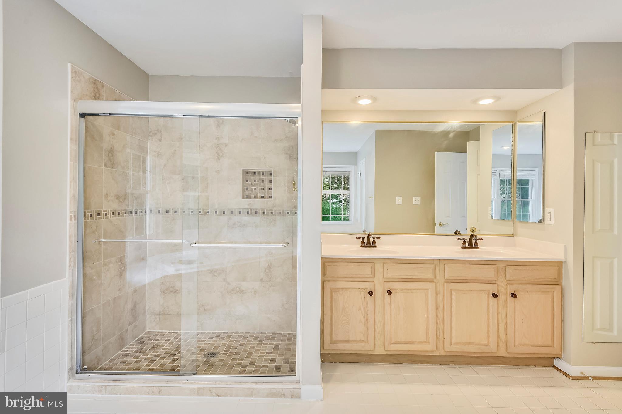 9732 Middleton Ridge Road Vienna, VA 22182 - Photo 19 of 30 Master Bath