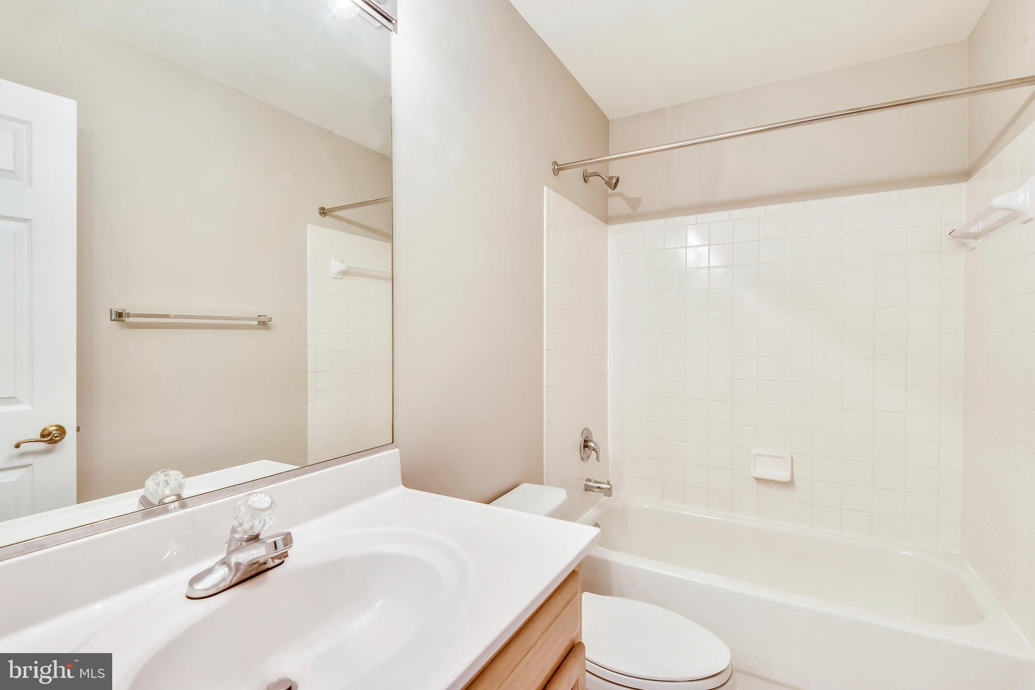 9732 Middleton Ridge Road Vienna, VA 22182 - Photo 24 of 30 Hall Bath