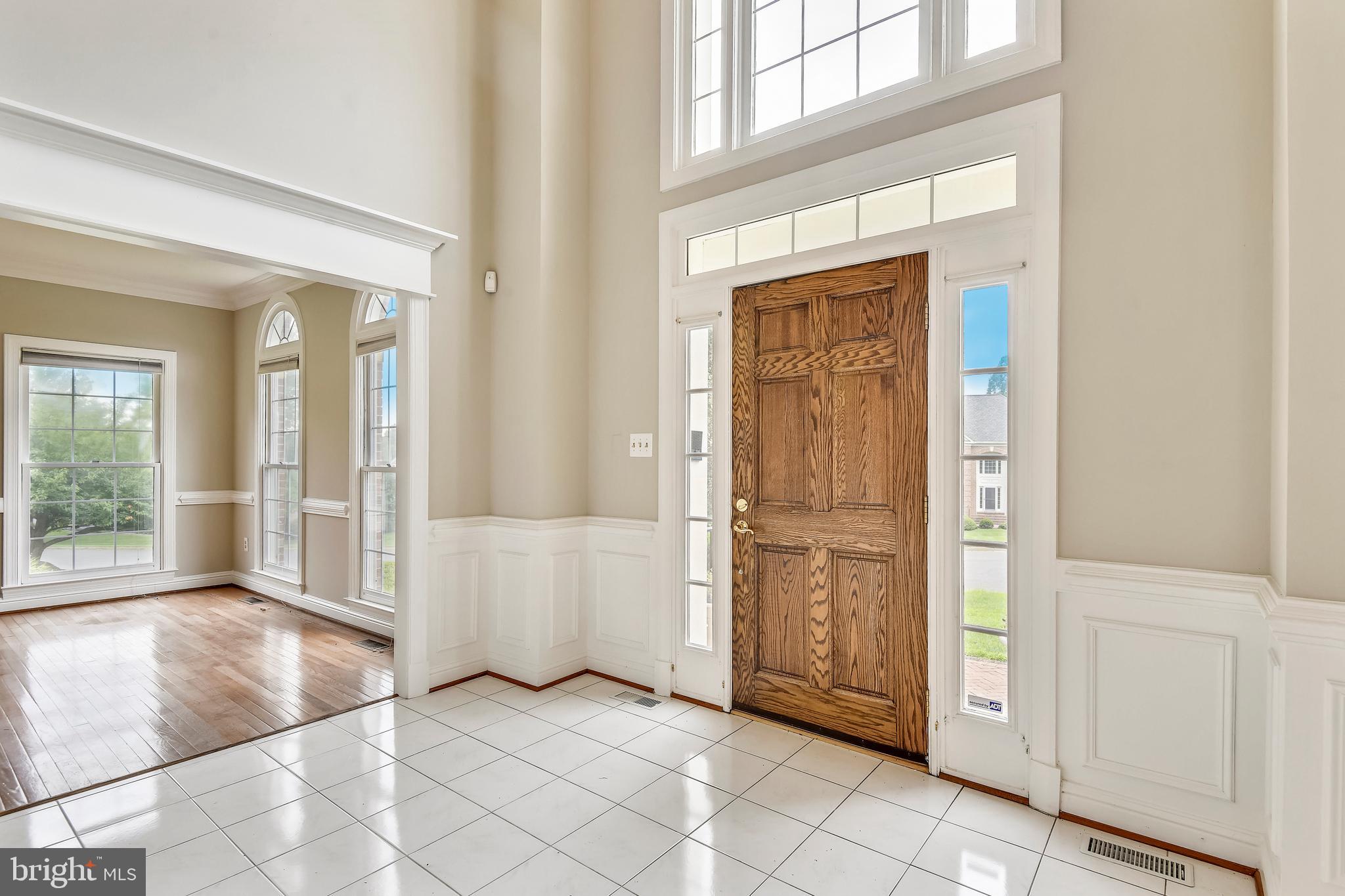 9732 Middleton Ridge Road Vienna, VA 22182 - Photo 3 of 30 Foyer