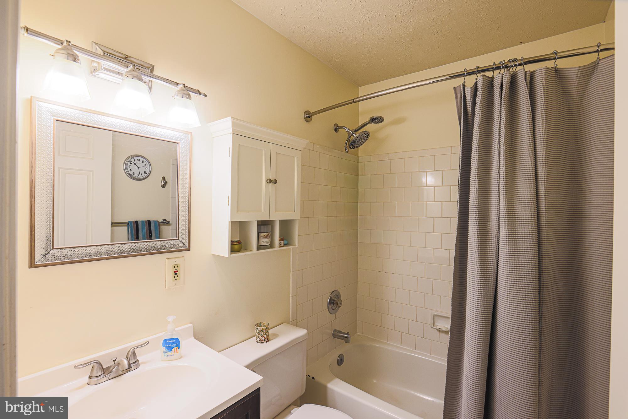 48 Stoneway Place Baltimore, MD 21236 - Photo 34 of 54 Main Hall Bathroom