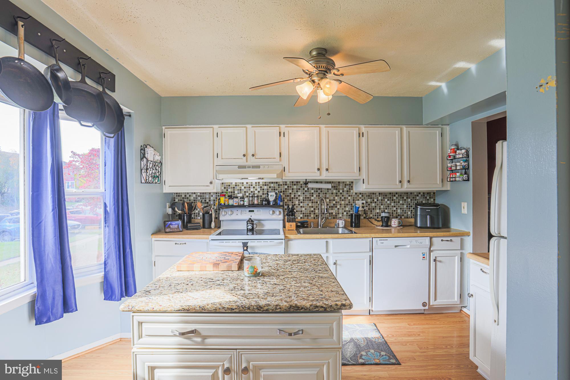 48 Stoneway Place Baltimore, MD 21236 - Photo 5 of 54 Light and bright Kitchen