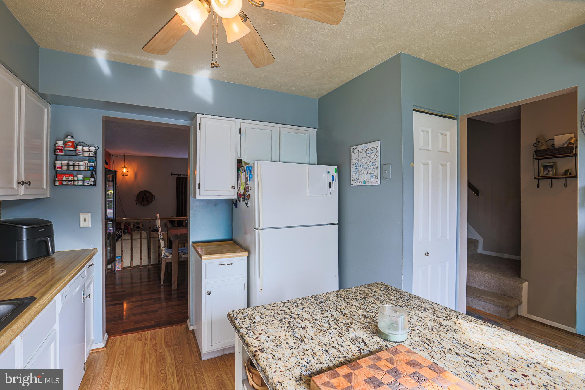 48 Stoneway Place Baltimore, MD 21236 - Photo 7 of 54 Kitchen and pantry