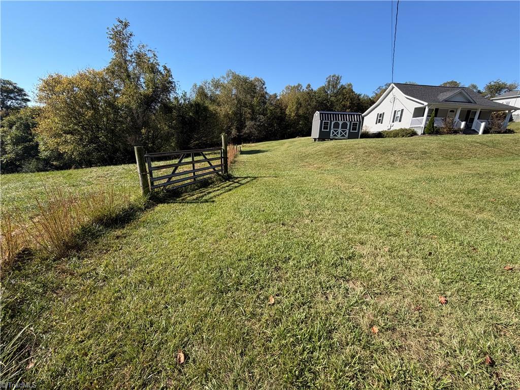 168 Hiatt Road Mount Airy, NC 27030 - Photo 5 of 35 Gallery Image 5