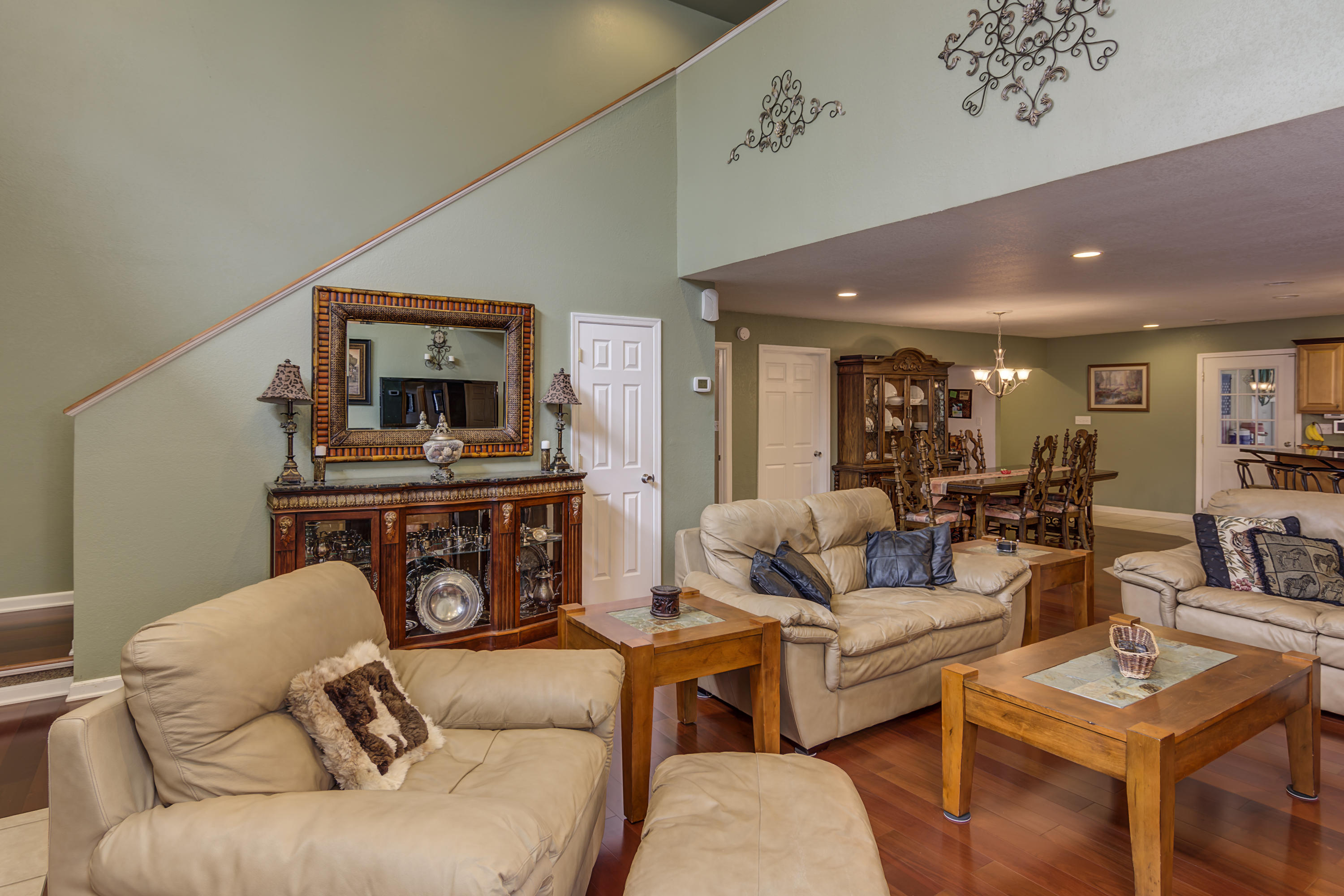 104 Baypath Drive Oak Ridge, TN 37830 - Photo 5 of 34 Living Room/Dining Room