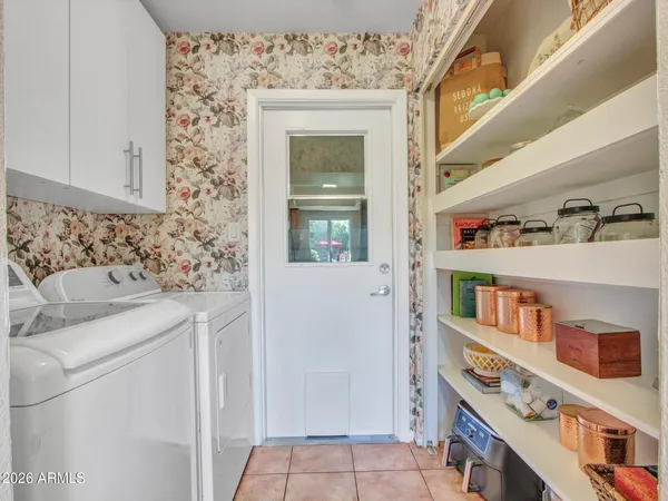 a view of an entryway with workspace