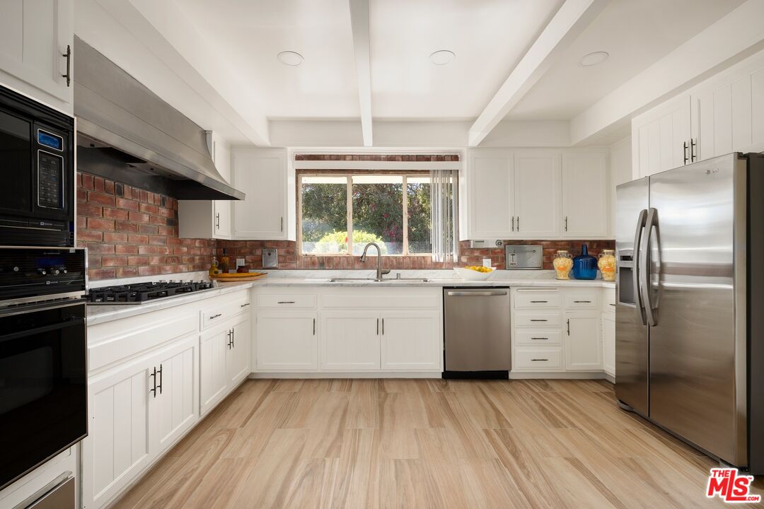 10985 Bellagio Road Los Angeles, CA 90077 - Photo 10 of 22 Gallery Image 10