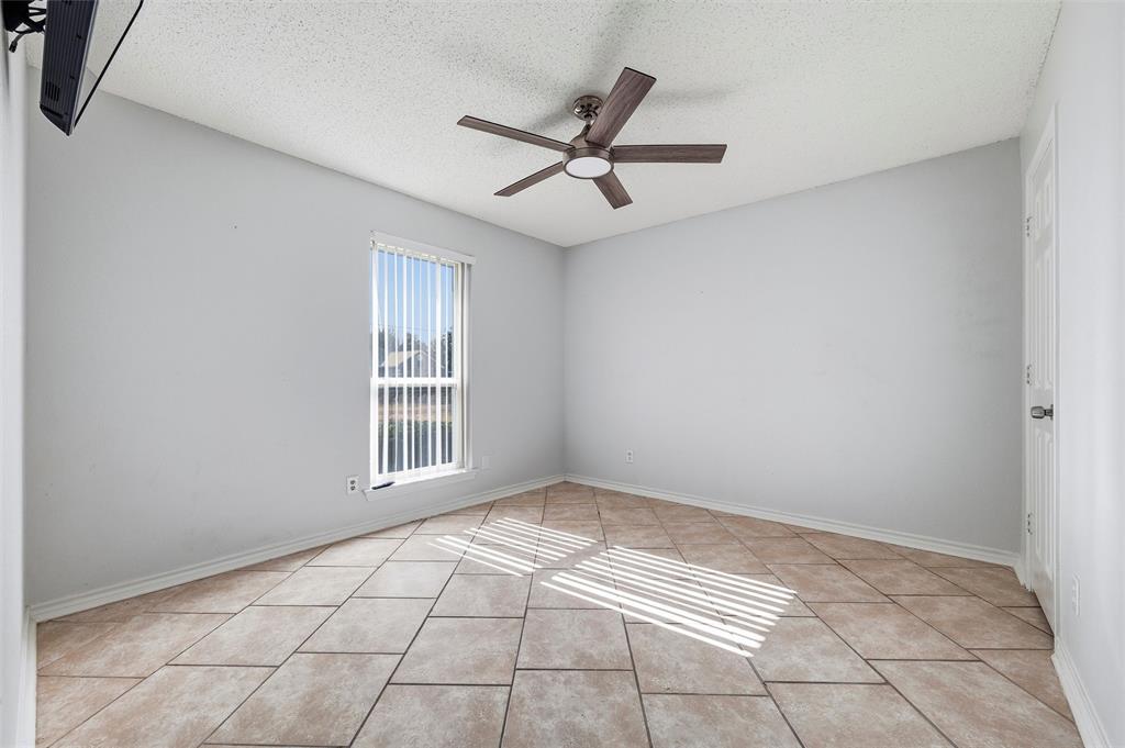 517 Hiwasee Road Waxahachie, TX 75165 - Photo 21 of 38 a view of an empty room with a window