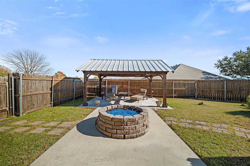 517 Hiwasee Road Waxahachie, TX 75165 - Photo 29 of 38 a view of a house with backyard and sitting area