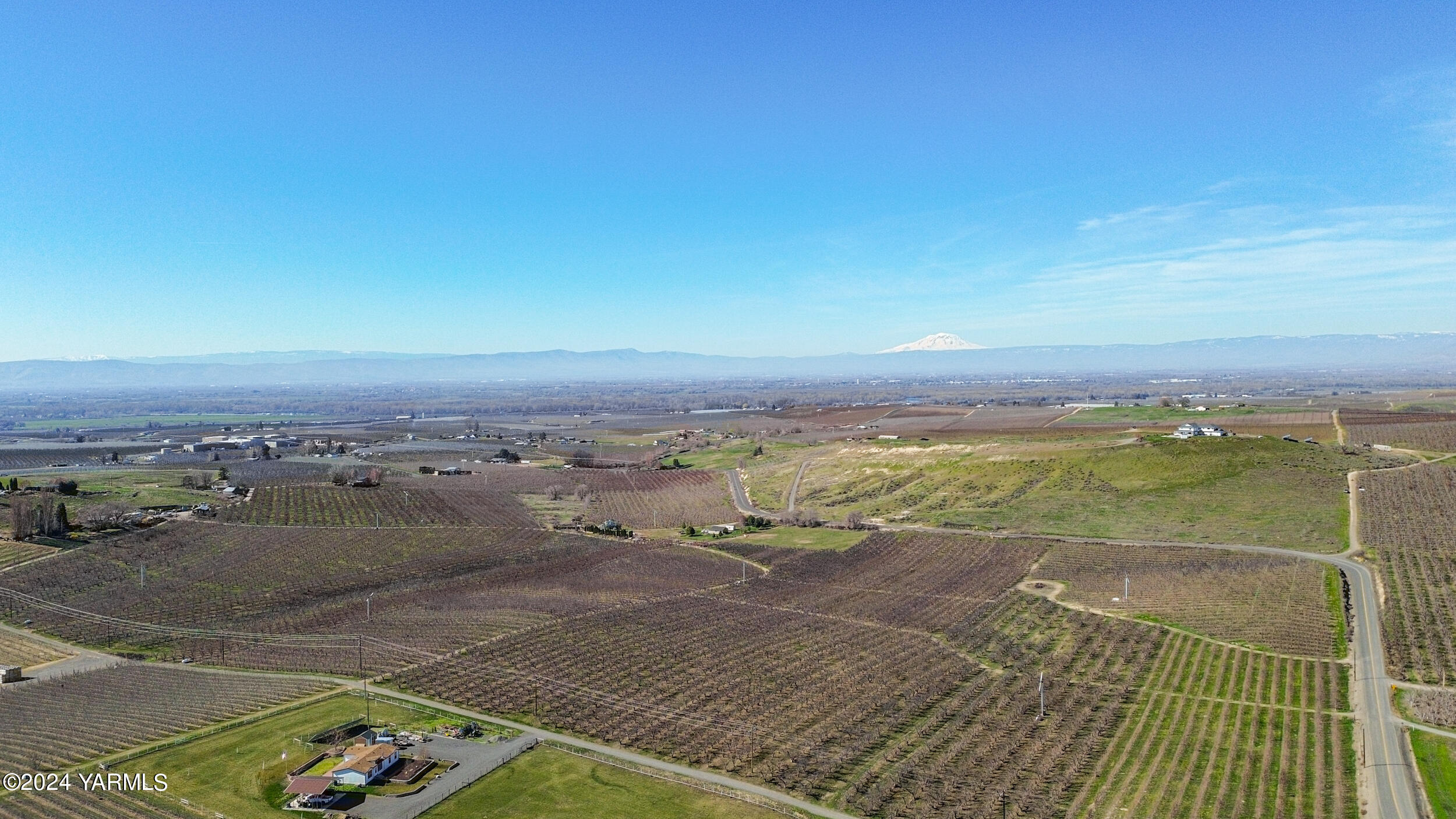 4851 Lombard Loop Road Zillah, WA 98953 - Photo 13 of 42 an aerial view of residential houses with outdoor space