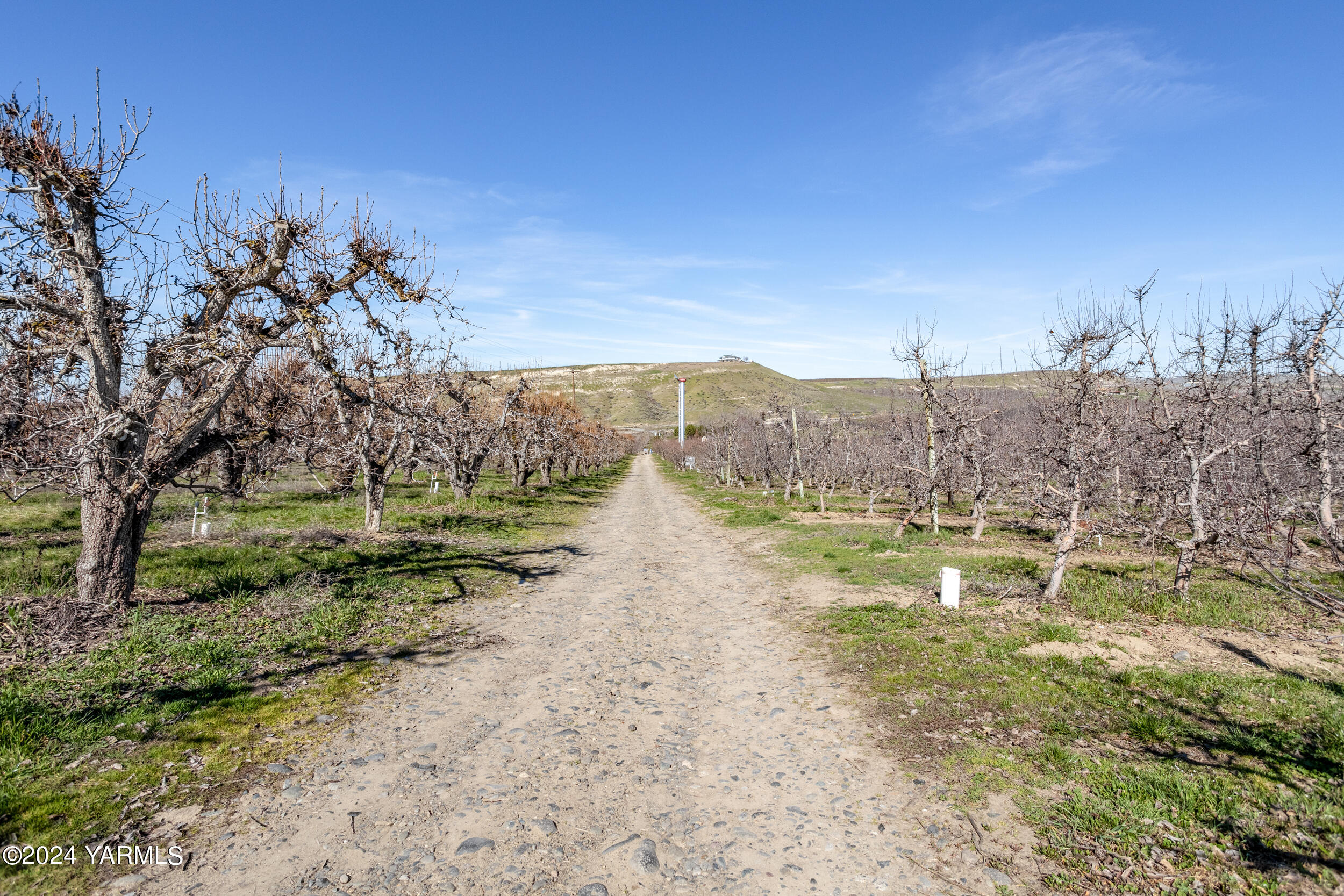 4851 Lombard Loop Road Zillah, WA 98953 - Photo 34 of 42 a view of a lake with houses