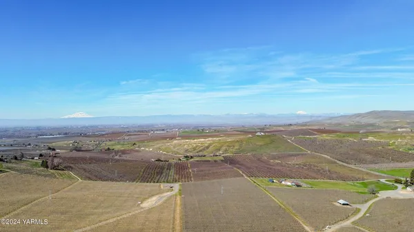 $890,000 | 4851 Lombard Loop Road, Zillah, WA 98953