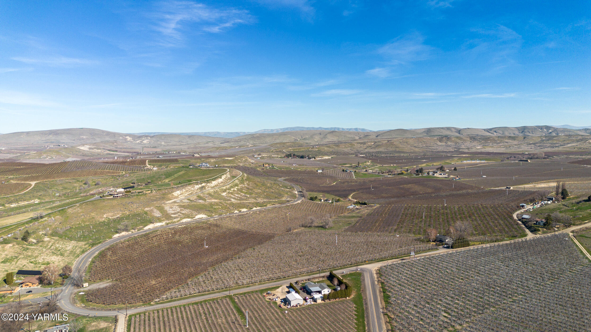 4851 Lombard Loop Road Zillah, WA 98953 - Photo 40 of 42 a view of city and ocean