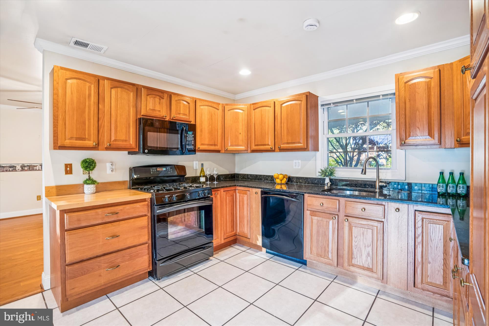 5134 West Running Brook Road Columbia, MD 21044 - Photo 20 of 99 a kitchen with appliances cabinets and a sink