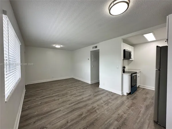 $1,995 | 2325 Arthur Street, Unit 9, Hollywood, FL 33020