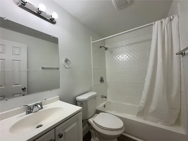 $1,995 | 2325 Arthur Street, Unit 9, Hollywood, FL 33020