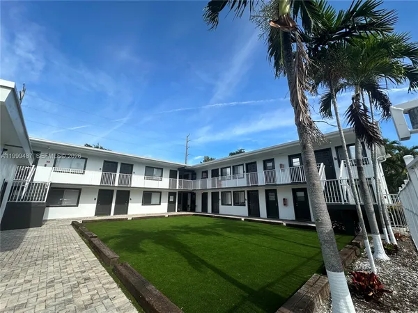 $1,995 | 2325 Arthur Street, Unit 9, Hollywood, FL 33020