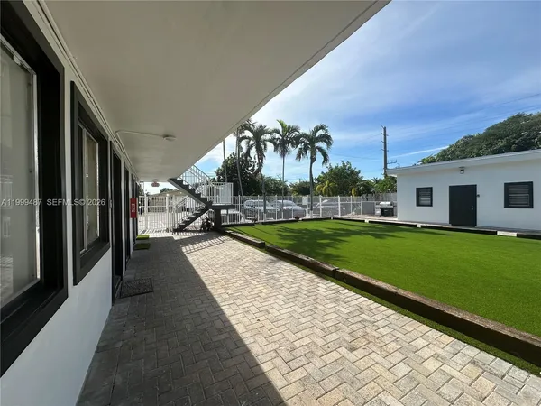 $1,995 | 2325 Arthur Street, Unit 9, Hollywood, FL 33020