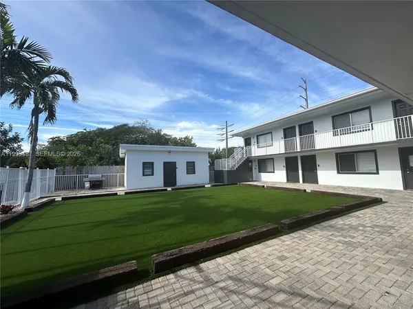 $1,995 | 2325 Arthur Street, Unit 9, Hollywood, FL 33020