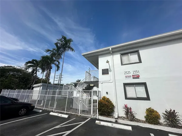 $1,995 | 2325 Arthur Street, Unit 9, Hollywood, FL 33020