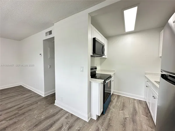 $1,995 | 2325 Arthur Street, Unit 9, Hollywood, FL 33020